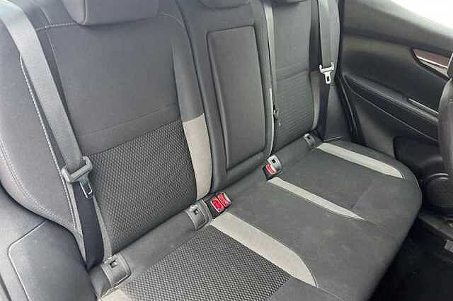 Nissan Qashqai 1.3 DIG-T ACENTA PREMIUM 5DR
