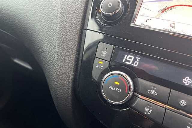 Nissan Qashqai 1.3 DIG-T ACENTA PREMIUM 5DR