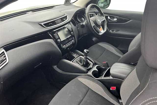 Nissan Qashqai 1.3 DIG-T ACENTA PREMIUM 5DR