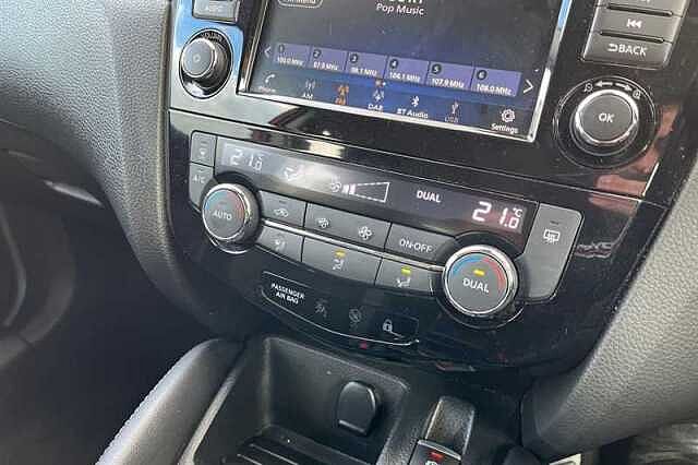 Nissan Qashqai 1.3 DIG-T ACENTA PREMIUM 5DR