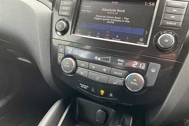 Nissan Qashqai 1.3 DIG-T ACENTA PREMIUM 5DR