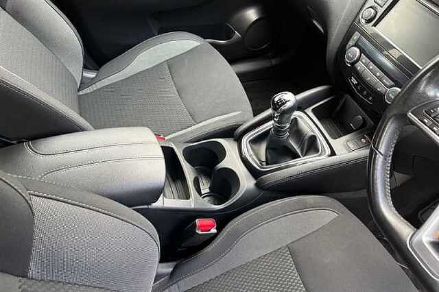 Nissan Qashqai 1.3 DIG-T ACENTA PREMIUM 5DR