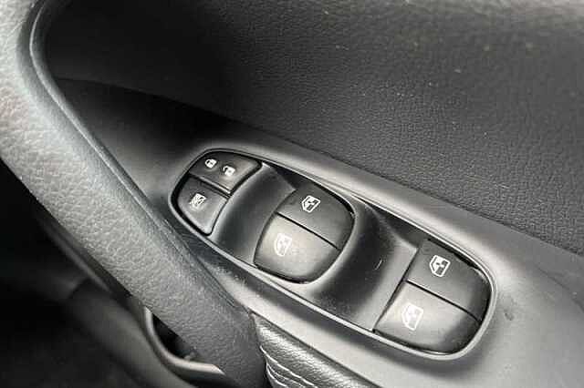 Nissan Qashqai 1.3 DIG-T ACENTA PREMIUM 5DR