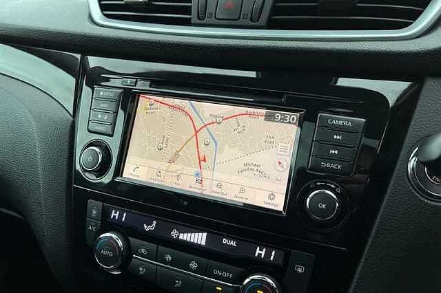 Nissan Qashqai 1.3 DIG-T N-CONNECTA 5DR [GLASS ROOF PACK]