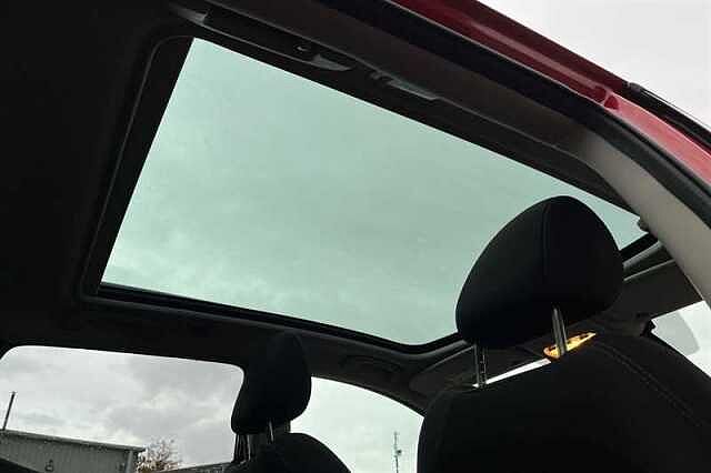 Nissan Qashqai 1.3 DIG-T N-CONNECTA 5DR [GLASS ROOF PACK]