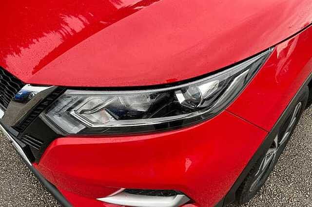 Nissan Qashqai 1.3 DIG-T N-CONNECTA 5DR [GLASS ROOF PACK]