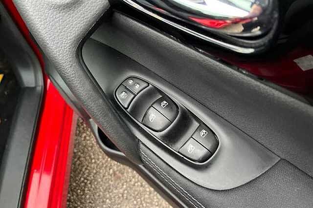 Nissan Qashqai 1.3 DIG-T N-CONNECTA 5DR [GLASS ROOF PACK]