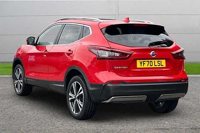 Nissan Qashqai 1.3 DIG-T N-CONNECTA 5DR [GLASS ROOF PACK]