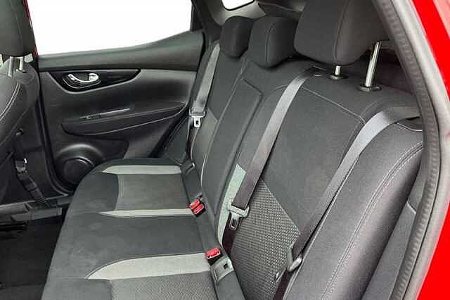 Nissan Qashqai 1.3 DIG-T N-CONNECTA 5DR [GLASS ROOF PACK]