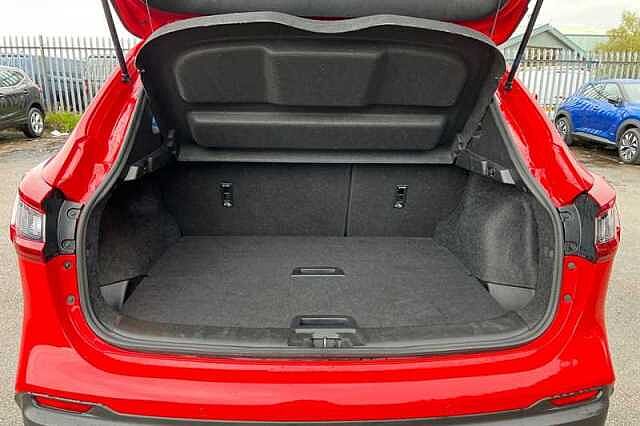 Nissan Qashqai 1.3 DIG-T N-CONNECTA 5DR [GLASS ROOF PACK]