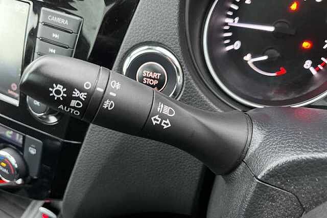 Nissan Qashqai 1.3 DIG-T N-CONNECTA 5DR [GLASS ROOF PACK]