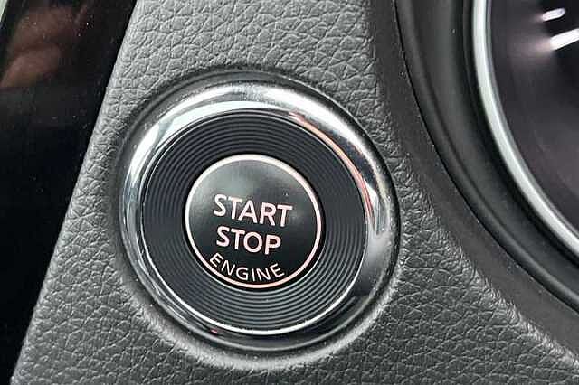 Nissan Qashqai 1.3 DIG-T N-CONNECTA 5DR [GLASS ROOF PACK]