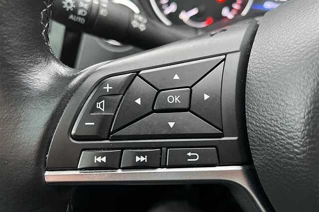 Nissan Qashqai 1.3 DIG-T N-CONNECTA 5DR [GLASS ROOF PACK]