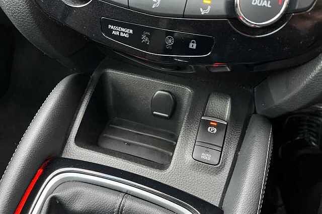 Nissan Qashqai 1.3 DIG-T N-CONNECTA 5DR [GLASS ROOF PACK]