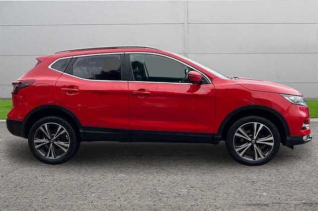 Nissan Qashqai 1.3 DIG-T N-CONNECTA 5DR [GLASS ROOF PACK]