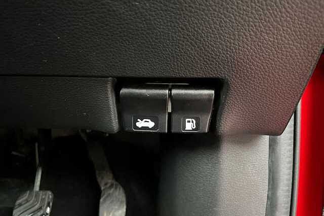 Nissan Qashqai 1.3 DIG-T N-CONNECTA 5DR [GLASS ROOF PACK]