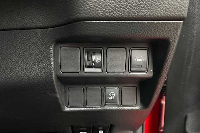 Nissan Qashqai 1.3 DIG-T N-CONNECTA 5DR [GLASS ROOF PACK]