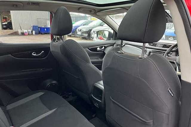 Nissan Qashqai 1.3 DIG-T N-CONNECTA 5DR [GLASS ROOF PACK]