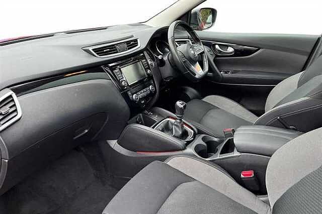 Nissan Qashqai 1.3 DIG-T N-CONNECTA 5DR [GLASS ROOF PACK]