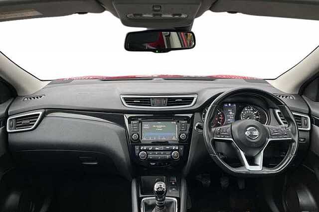 Nissan Qashqai 1.3 DIG-T N-CONNECTA 5DR [GLASS ROOF PACK]