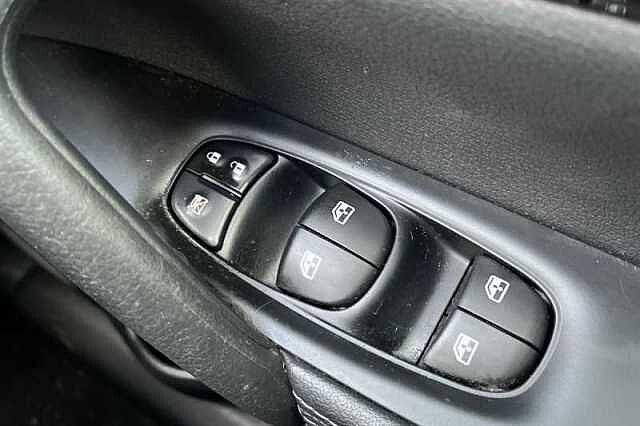 Nissan Qashqai 1.3 DIG-T ACENTA PREMIUM 5DR