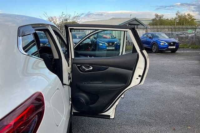 Nissan Qashqai 1.3 DIG-T ACENTA PREMIUM 5DR