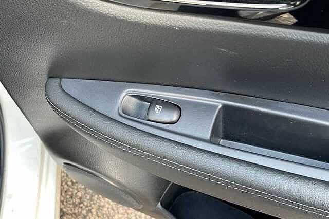 Nissan Qashqai 1.3 DIG-T ACENTA PREMIUM 5DR