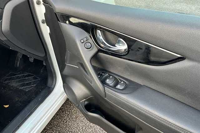 Nissan Qashqai 1.3 DIG-T ACENTA PREMIUM 5DR