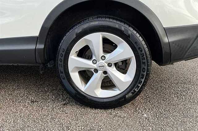 Nissan Qashqai 1.3 DIG-T ACENTA PREMIUM 5DR