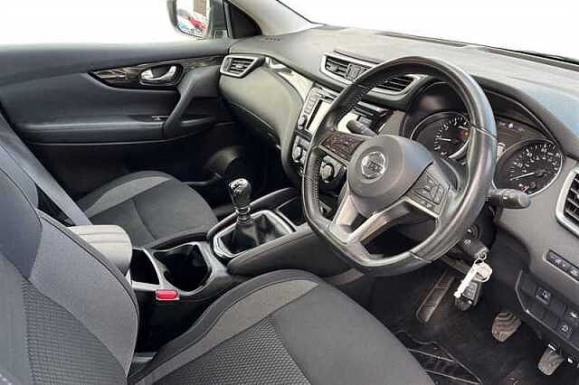 Nissan Qashqai 1.3 DIG-T ACENTA PREMIUM 5DR