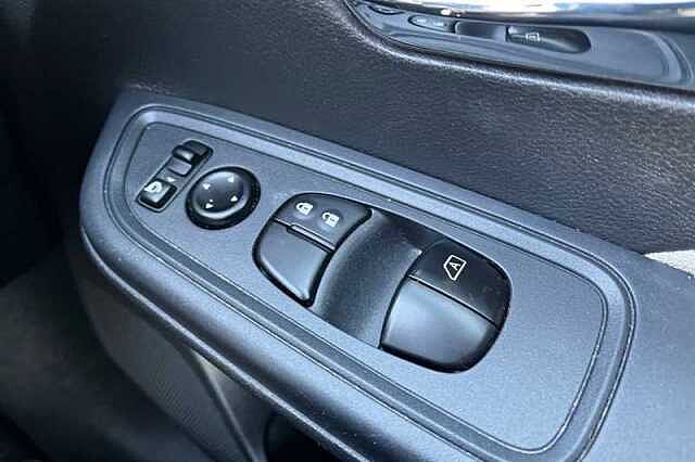 Nissan Micra 0.9 IG-T N-CONNECTA 5DR