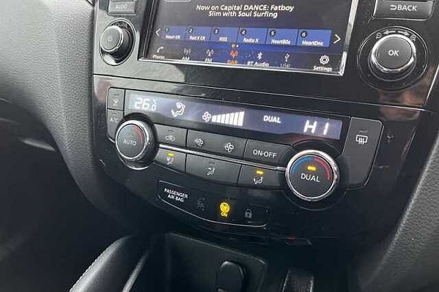 Nissan Qashqai 1.3 DIG-T ACENTA PREMIUM 5DR