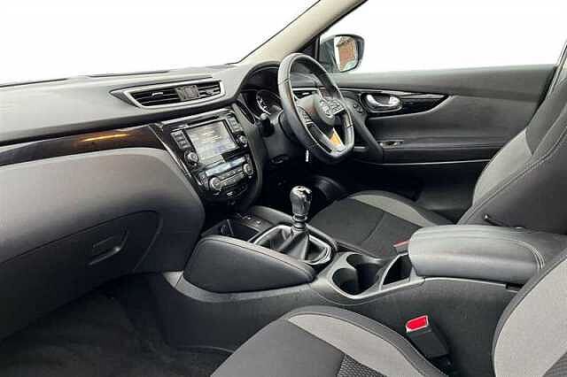 Nissan Qashqai 1.3 DIG-T ACENTA PREMIUM 5DR