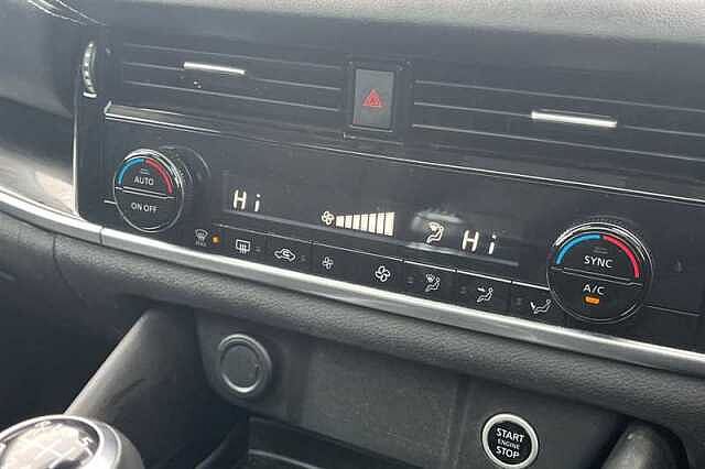 Nissan Qashqai 1.3 DIG-T MH N-CONNECTA 5DR