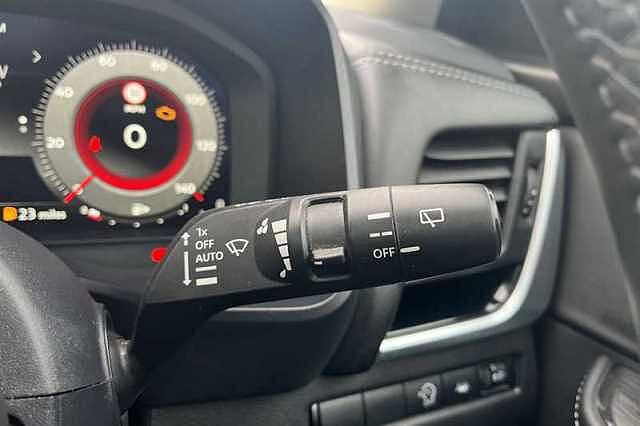 Nissan Qashqai 1.3 DIG-T MH N-CONNECTA 5DR