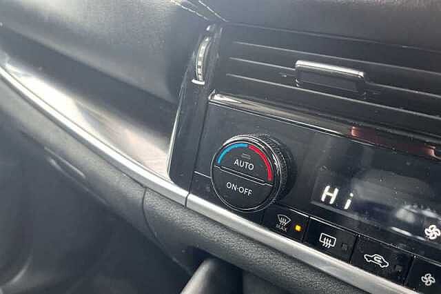 Nissan Qashqai 1.3 DIG-T MH N-CONNECTA 5DR