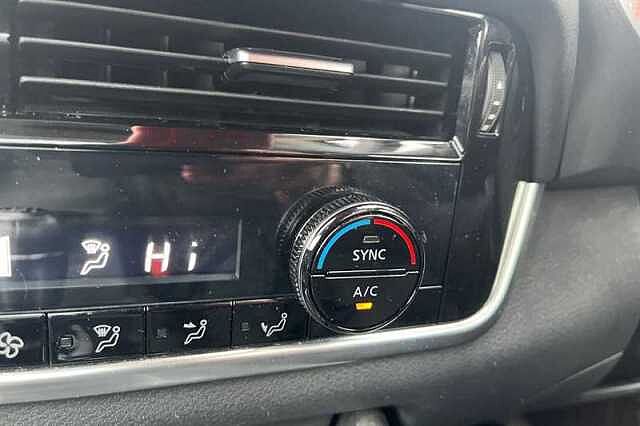 Nissan Qashqai 1.3 DIG-T MH N-CONNECTA 5DR