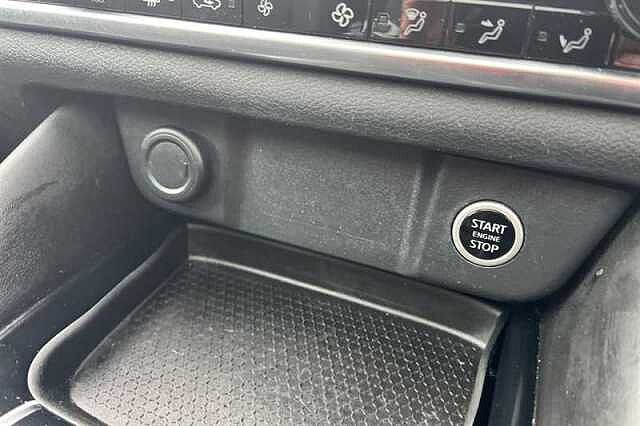 Nissan Qashqai 1.3 DIG-T MH N-CONNECTA 5DR