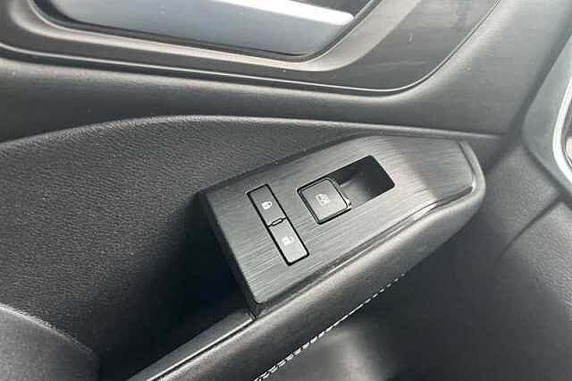 Nissan Qashqai 1.3 DIG-T MH N-CONNECTA 5DR