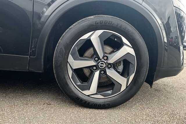 Nissan Qashqai 1.3 DIG-T MH N-CONNECTA 5DR