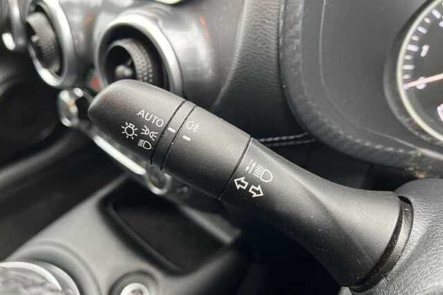 Nissan Juke 1.0 DIG-T 114 N-CONNECTA 5DR