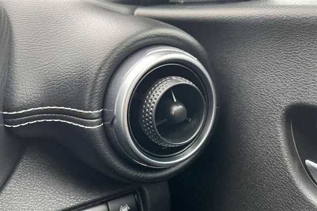 Nissan Juke 1.0 DIG-T 114 N-CONNECTA 5DR