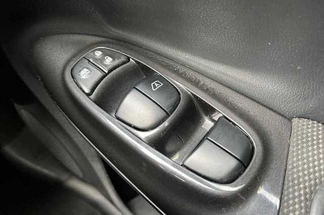 Nissan Juke 1.2 DIG-T N-CONNECTA 5DR