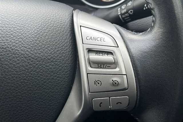 Nissan Qashqai 1.2 DIG-T N-CONNECTA 5DR