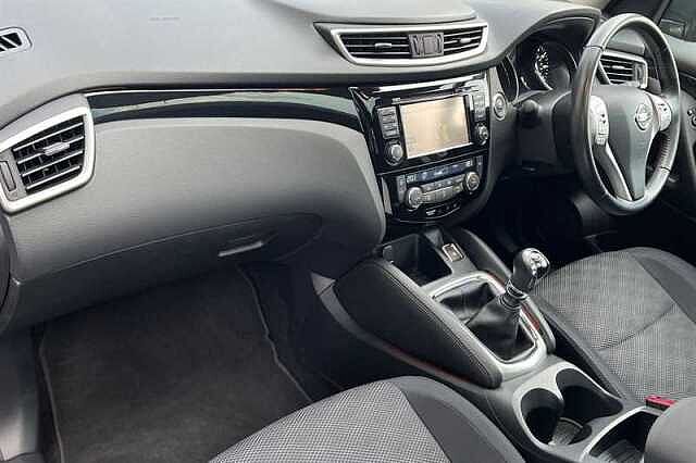 Nissan Qashqai 1.2 DIG-T N-CONNECTA 5DR