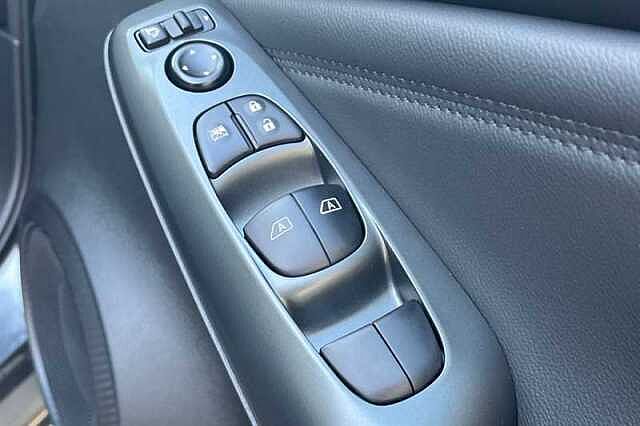 Nissan Juke 1.0 DIG-T N-CONNECTA 5DR