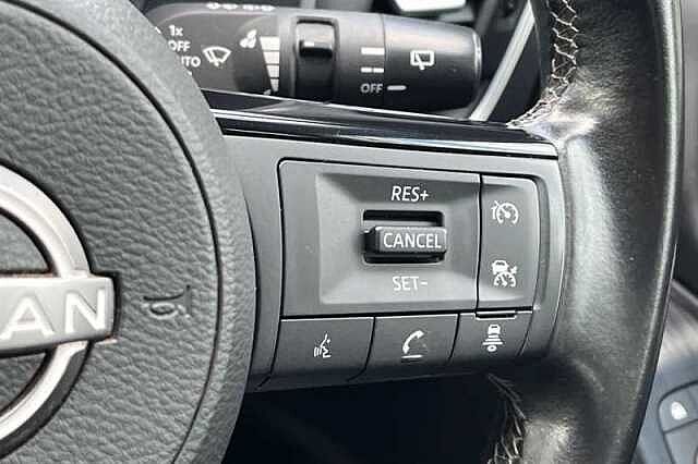 Nissan Qashqai 1.3 DIG-T MH ACENTA PREMIUM 5DR