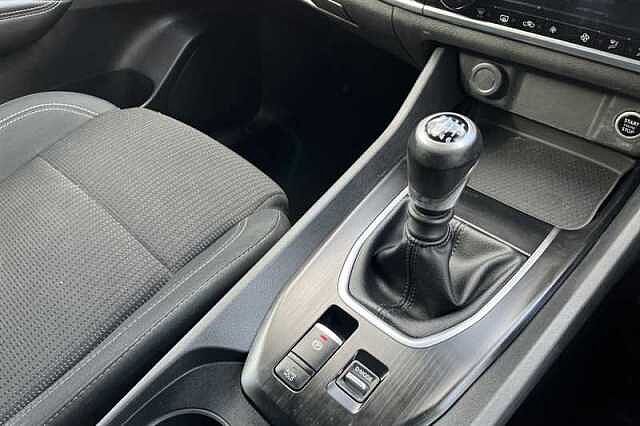 Nissan Qashqai 1.3 DIG-T MH ACENTA PREMIUM 5DR