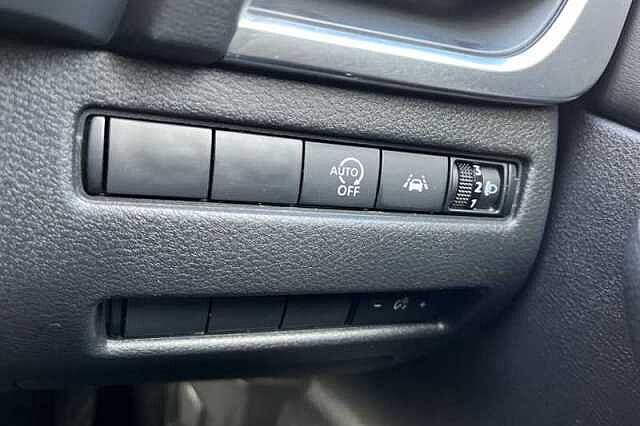 Nissan Qashqai 1.3 DIG-T MH ACENTA PREMIUM 5DR