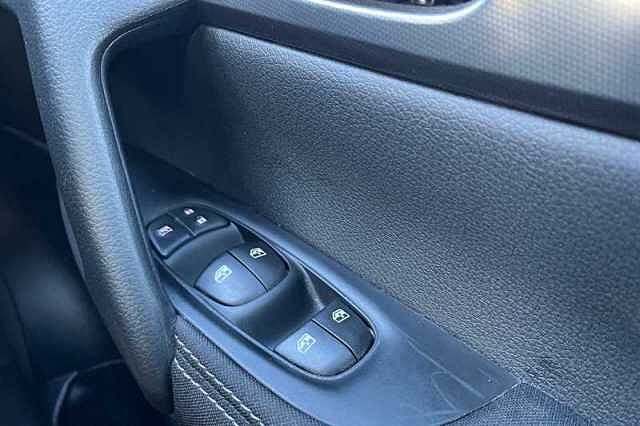 Nissan Qashqai 1.2 DIG-T N-CONNECTA 5DR